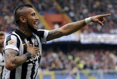 Vidal ghi bàn quyết định giúp Juventus vô địch sớm.