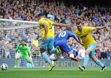 Tình huống Hazard giả vờ ngã để Chelsea được hưởng quả đá phạt trực tiếp gây tranh cãi.