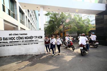 Trường Đại học Công nghiệp thành phố Hồ Chí Minh đã ngừng tuyển sinh bậc TCCN từ năm 2014.