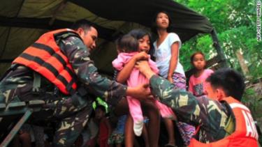 Người dân được sơ tán trước khi bão Noul đổ bộ vào Philippines.