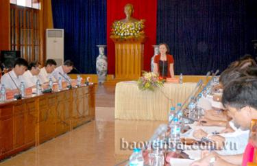 Đồng chí Phạm Thị Thanh Trà – Phó bí thư Tỉnh ủy, Chủ tịch UBND tỉnh chủ trì Hội nghị.  
