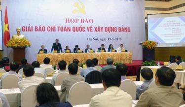 Quang cảnh buổi họp báo.