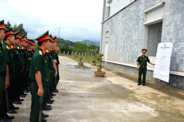 Ban CHQS huyện Văn Yên luyện tập phương án bảo vệ bầu cử.
(Ảnh: Thanh Năm)