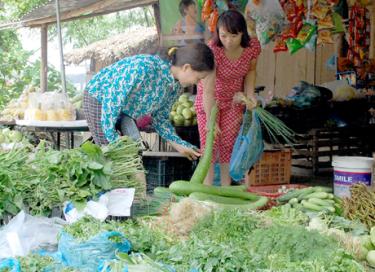 Để đảm bảo VSATTP, người dân hãy thận trọng lựa chọn thực phẩm trong tiêu dùng, bằng nâng cao kiến thức nhận biết.
