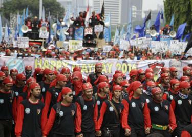 Công nhân Indonesia tham gia tuần hành ngày Quốc tế Lao động 1/5/2016

