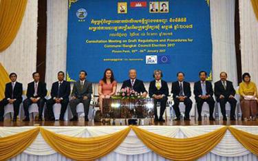 Các thành viên Ủy ban bầu cử Quốc gia Campuchia.