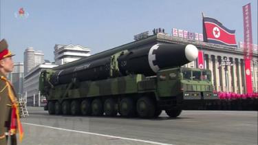 Tên lửa đạn đạo xuyên lục địa (ICBM) Hwasong-15.