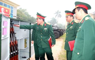 Tủ bảo quản vũ khí do cán bộ, chiến sỹ LLVT tỉnh sáng chế, hưởng ứng Cuộc vận động 50.