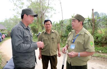 Lực lượng Công an xã Vĩnh Kiên tham gia giữ gìn trật tự an toàn giao thông trên các tuyến đường nông thôn.