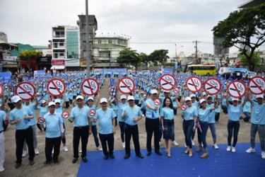 Hoạt động mở đầu hưởng ứng Tuần lễ quốc gia không thuốc lá 2018 diễn ra ở Đà Nẵng ngày 27/5. (Ảnh: Báo Sức khỏe và Đời sống)
