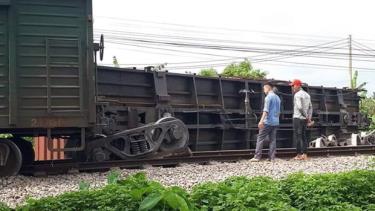 Hiện trường sự cố tàu hàng trật bánh tại khu gian Đặng Xá, tỉnh Nam Định. (Ảnh: Câu lạc bộ đam mê đường sắt).