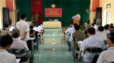 Quang cảnh buổi tiếp xúc cử tri