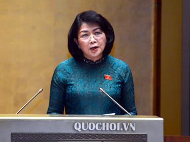 Phó Chủ tịch nước Đặng Thị Ngọc Thịnh trình bày Tờ trình về việc gia nhập Công ước số 98 của Tổ chức Lao động quốc tế.