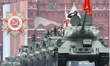 Lễ diễu binh kỷ niệm 75 năm Ngày chiến thắng (9-5) trên Quảng trường Đỏ (Nga) được lùi lại vào thời điểm thích hợp.