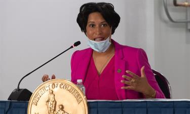 Thị trưởng Muriel Bowser phát biểu trong cuộc họp báo ở thủ đô Washington, ngày 11/5.