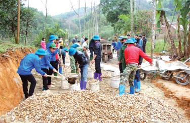 Khởi công công trình “Con đường em đến trường” tại thôn Phú Thôn, xã Yên Phú.