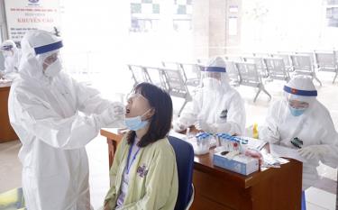 Tăng cường xét nghiệm tại các bệnh viện trực thuộc Bộ Y tế, trường đại học và tuyến cuối.
