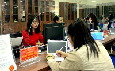 Các sở, ban, ngành giải quyết các thủ tục hành chính tại Trung tâm Phục vụ hành chính công tỉnh Yên Bái.