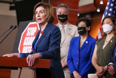 Chủ tịch Hạ viện Mỹ Nancy Pelosi phát biểu tại Điện Capitol, ngày 18-5-2021.