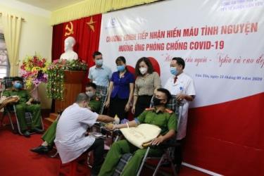 Lãnh đạo huyện, ngành y tế động viên cán bộ, chiến sỹ Công an huyện Văn dafabet khuyến mãi tham gia HMTN.
