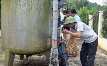 Các công trình nước sạch thường xuyên được duy tu bảo dưỡng, đảm bảo cung cấp nước đầy đủ kịp thời cho người dân.

