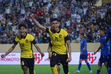 Các cầu thủ U23 Malaysia lại vượt lên dẫn trước (Ảnh: Báo Lao động)