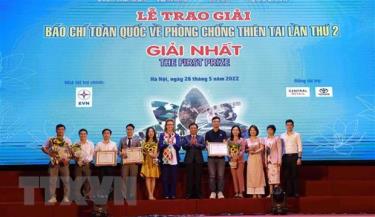 Tác giả đoạt Giải Nhất tại Lễ trao giải Báo chí toàn quốc về Phòng, chống thiên tai.