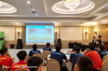 Quang cảnh buổi gặp gỡ và phổ biến quy định chung trước thềm VCK U23 châu Á 2022.