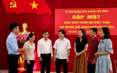 Lãnh đạo huyện đăng nhập dafabet Bình gặp gỡ, động viên các thầy, cô giáo biệt phái hỗ trợ giảng dạy môn Tiếng Anh tại huyện vùng cao Trạm Tấu và Mù Cang Chải.