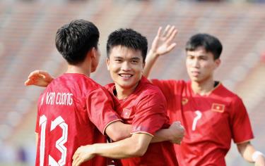 U22 Việt Nam sớm có bàn thắng trước U22 Myanmar.
