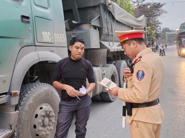 Tập trung phát hiện, xử lý nghiêm các hành vi vi phạm là nguyên nhân chính dẫn đến các vụ tai nạn giao thông nghiêm trọng.