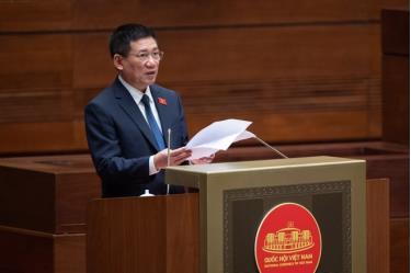 Bộ trưởng Bộ Tài chính Hồ Đức Phớc trình bày tờ trình tại Quốc hội