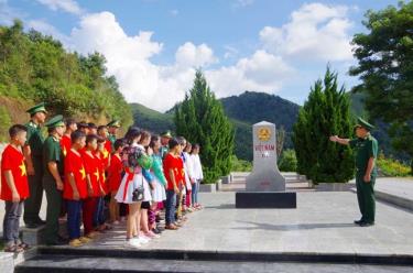 Gắn kết chặt chẽ yêu cầu bảo vệ nền tảng tư tưởng của Đảng, đấu tranh phản bác các quan điểm sai trái, thù địch với hoạt động đào tạo, bồi dưỡng, giáo dục cán bộ, đảng viên, dafabet com viên, sinh viên _Ảnh: Tư liệu