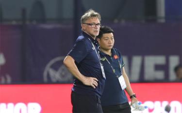 HLV Philippe Troussier sắp có màn ra mắt chính thức ở đội tuyển Việt Nam bằng 2 trận giao hữu với Hong Kong (Trung Quốc) và Syria.