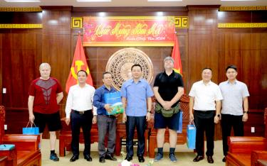 Lãnh đạo huyện Yên Bình tiếp đoàn Liên minh Xuất khẩu, nhập khẩu công nghệ cao, Cộng hoà Séc tại Việt Nam đến khảo sát, tìm hiểu cơ hội hợp tác tại huyện.