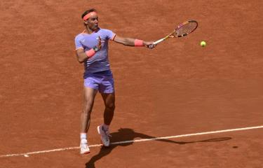 Nadal thi đấu tại vòng 2 Rome Masters.