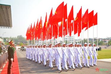 Khối cờ Đảng, cờ Tổ quốc diễu hành trong Lễ kỷ niệm 70 năm Chiến thắng Điện Biên Phủ. Ảnh minh họa