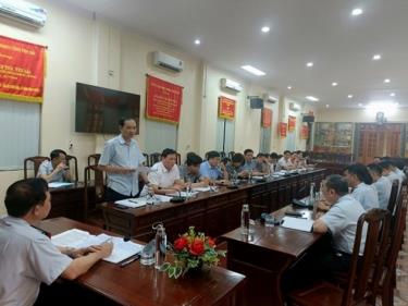 Thanh tra tỉnh Yên Bái công bố quyết định thanh tra trách nhiệm UBND huyện Văn Chấn. Ảnh: Đại Quyền