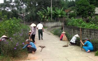 Hội viên nông dân xã Việt Thành, huyện Trấn Yên tích cực tham gia xây dựng nông thôn mới