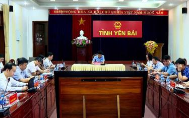 Đồng chí Nguyễn Thế Phước - Ủy viên Ban Thường vụ Tỉnh ủy, Phó Chủ tịch Thường trực UBND tỉnh cùng các đại biểu dự dafabet nghị tại điểm cầu Yên Bái