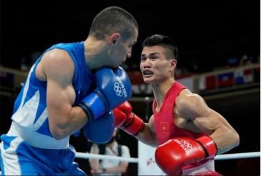 Tay đấm Nguyễn Văn Đương (phải) - một trong những hy vọng tranh vé dự Olympic 2024 của boxing Việt Nam. (Nguồn: Báo Thể thao & Văn hóa)