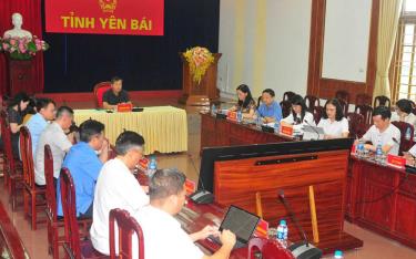 Đồng chí Ngô Hạnh Phúc - Phó Chủ tịch UBND tỉnh chủ trì Hội nghị tại điểm cầu Yên Bái.