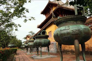 Vẻ đẹp trường tồn của bộ Cửu đỉnh tại sân Thế Tổ Miếu, Đại Nội Huế. 

