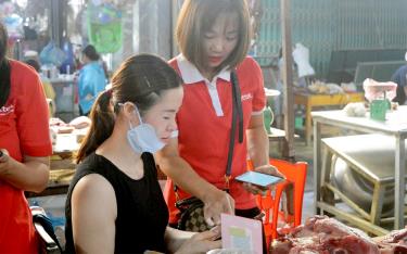 “Market 4.0” rolled out across all districts in Yen Bai with over 600 cashless QR payment points