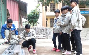 Đào tạo nghề tại Trường Trung cấp Dân tộc Nội trú Nghĩa Lộ.