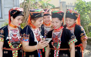 Yên Bái đặt mục tiêu 80% người dân trong độ tuổi trưởng thành có tri thức cơ bản về chuyển đổi số, có kỹ năng số, sử dụng được thiết bị thông minh để khai thác thông tin, sử dụng nền tảng, dịch vụ số thiết yếu trong năm 2025