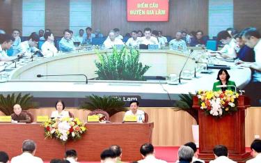 Bí thư Thành ủy Hà Nội Bùi Thị Minh Hoài phát biểu tại buổi tiếp xúc cử tri Đơn vị bầu cử số 4 (huyện Gia Lâm, quận Hoàng Mai) trước kỳ họp thứ chín, Quốc hội khóa XV, ngày 17-4-2025.
