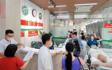 Công tác chăm sóc, điều trị cho bệnh nhân tại Trung tâm Cấp cứu A9, Bệnh viện Bạch Mai.
