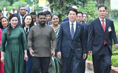 Chủ tịch nước Lương Cường và Tổng thống Sri Lanka Anura Kumara Dissanayaka thăm Khu di tích Chủ tịch Hồ Chí Minh.