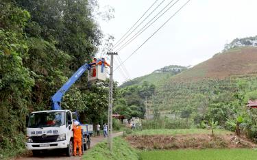 Tỉnh đang triển khai kế hoạch cấp điện cho các thôn, bản vùng cao còn chưa có điện tại các huyện Trạm Tấu, Mù Cang Chải, Văn Chấn, Văn Yên theo mục tiêu năm 2025.